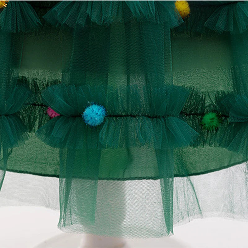 Weihnachtsbaum-inspiriertes Mädchenkleid