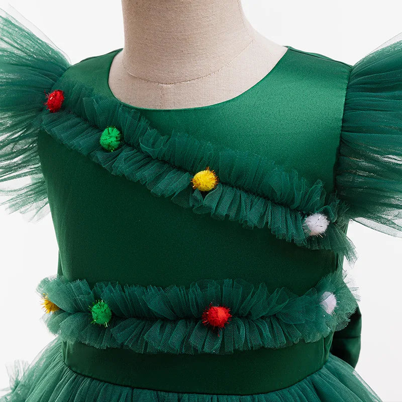 Weihnachtsbaum-inspiriertes Mädchenkleid