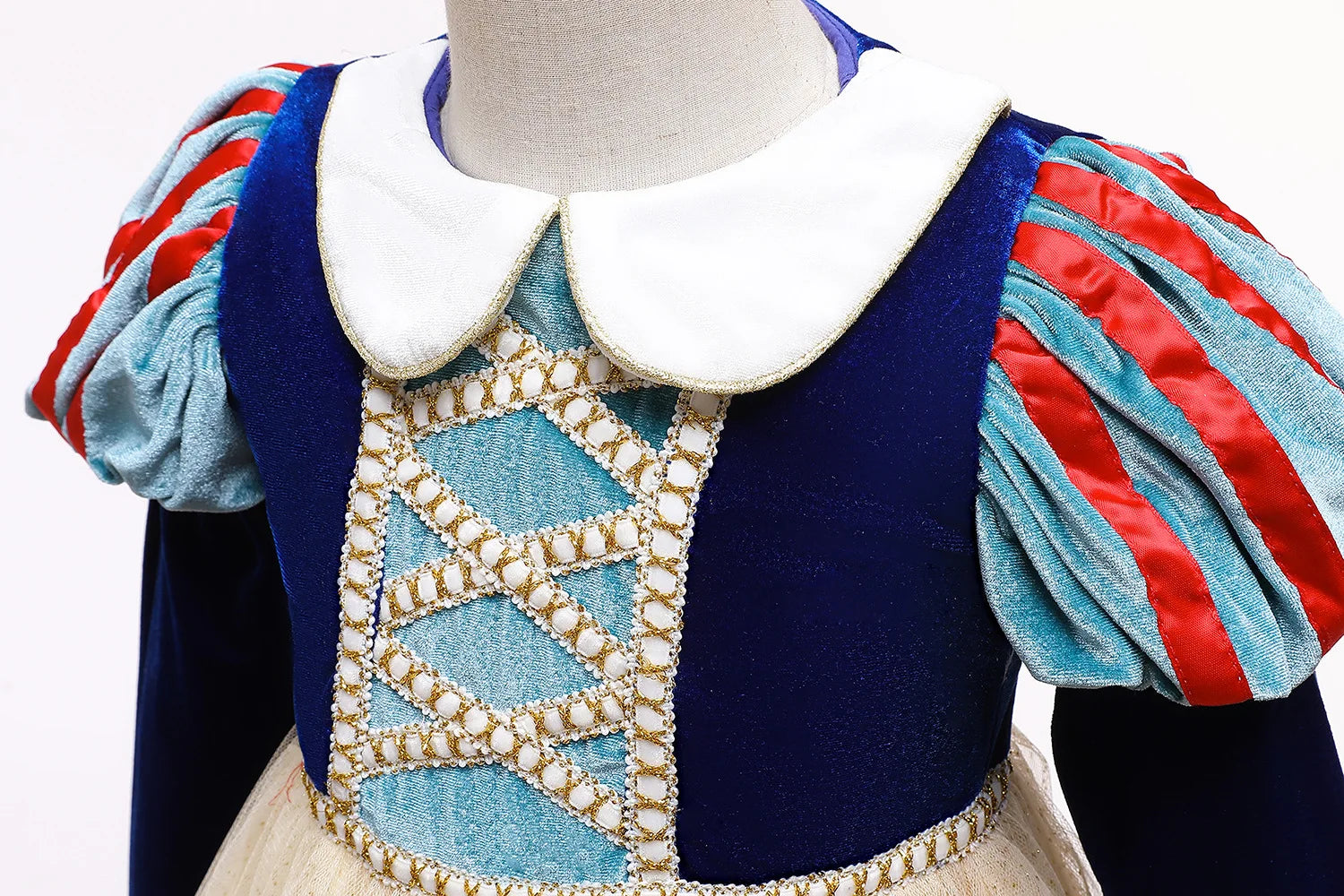 Vestido clásico de princesa de cuento de hadas con mangas largas