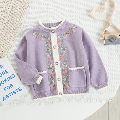 Completo in maglia Lavender Bloom: un abbraccio accogliente in ogni punto