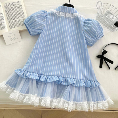 Vestido con volantes y lazo azul