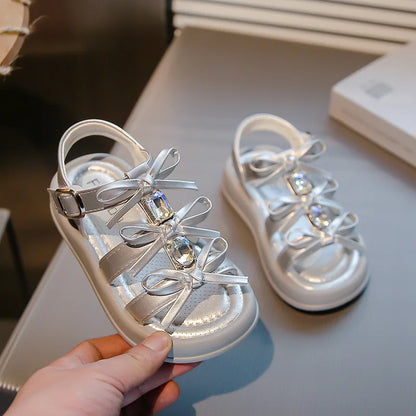 Sandalen mit Kristallschleifen