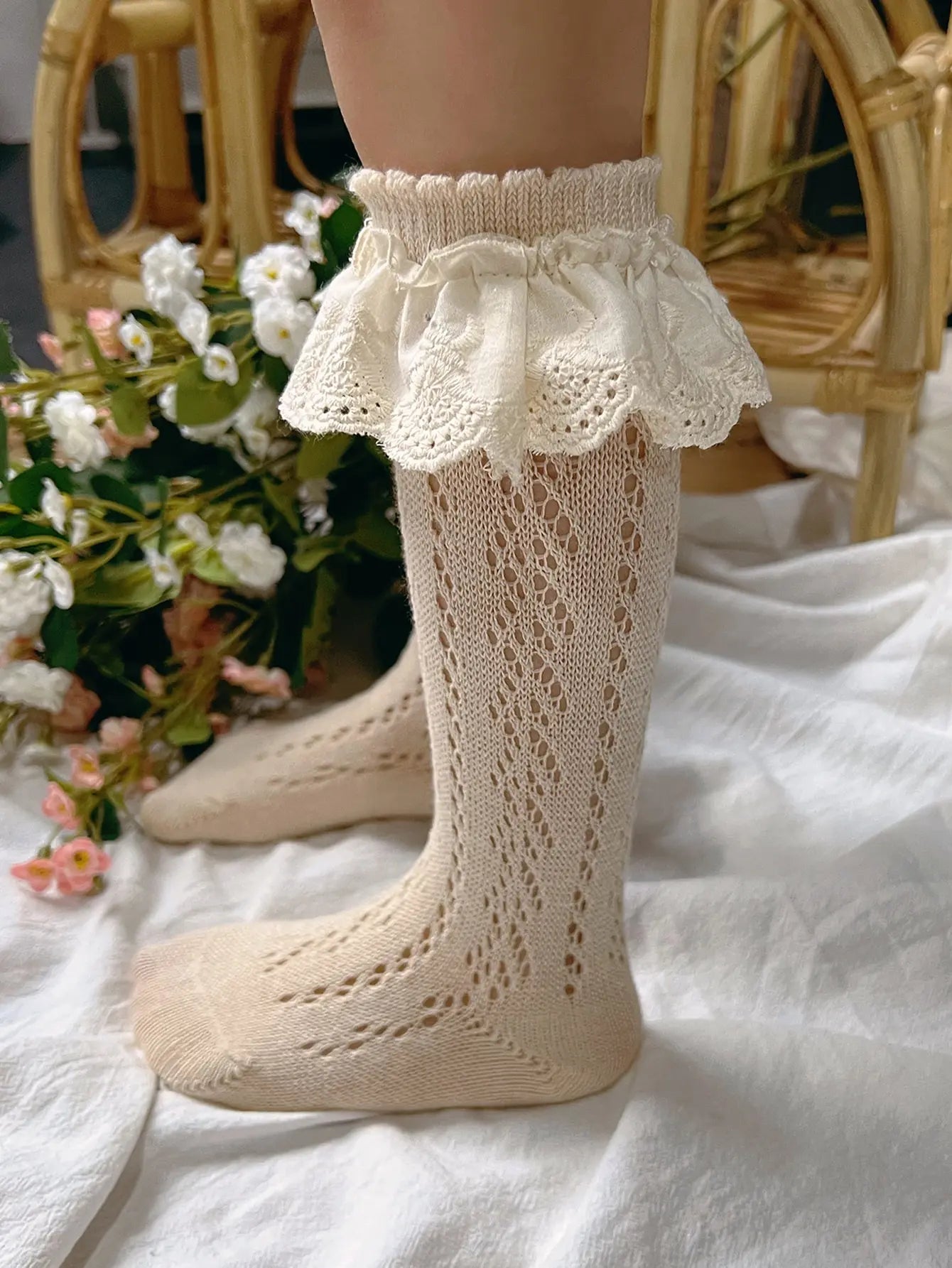 Kniestrümpfe mit Spitzenrüschen – Vintage-Stil für Mädchen