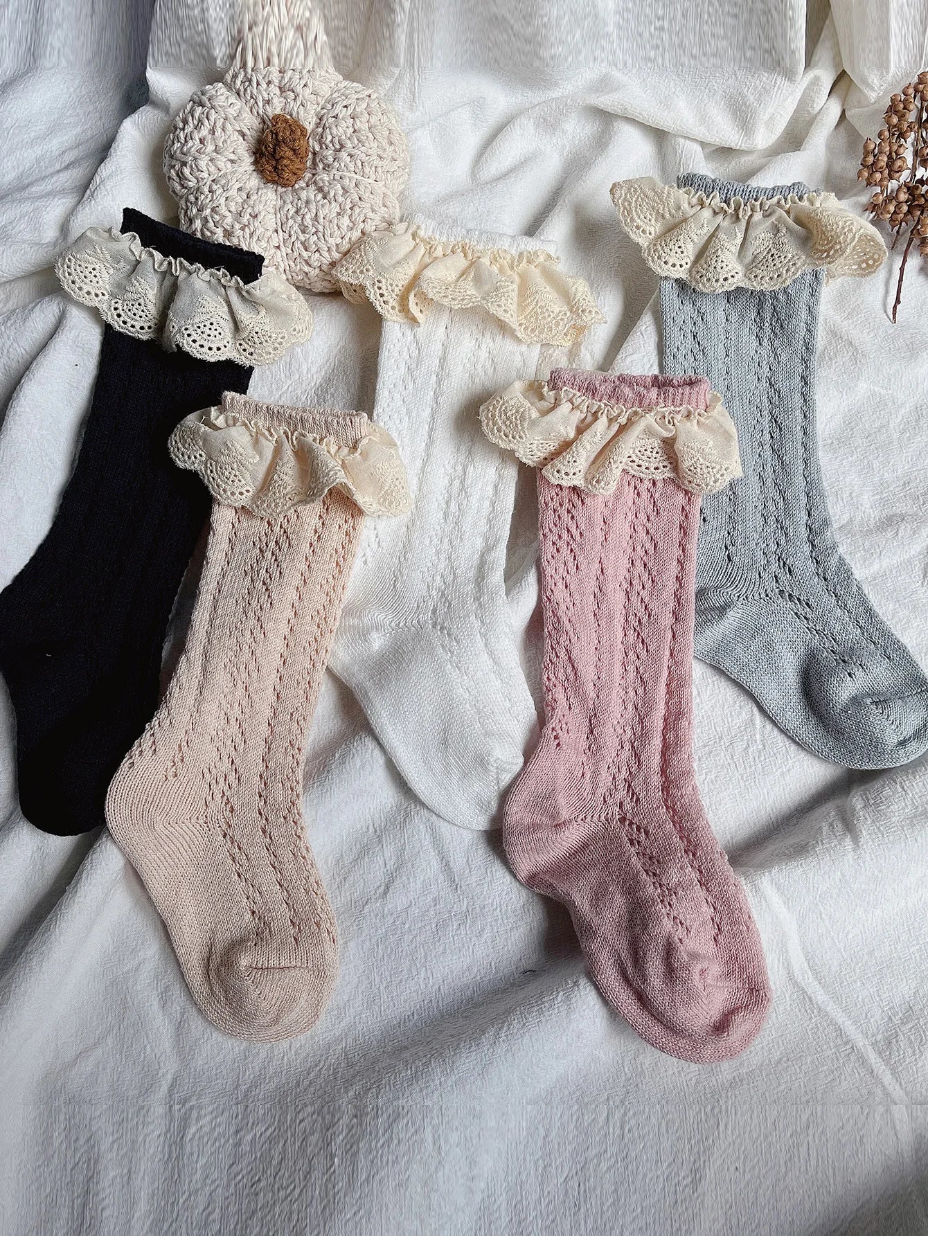 Kniestrümpfe mit Spitzenrüschen – Vintage-Stil für Mädchen