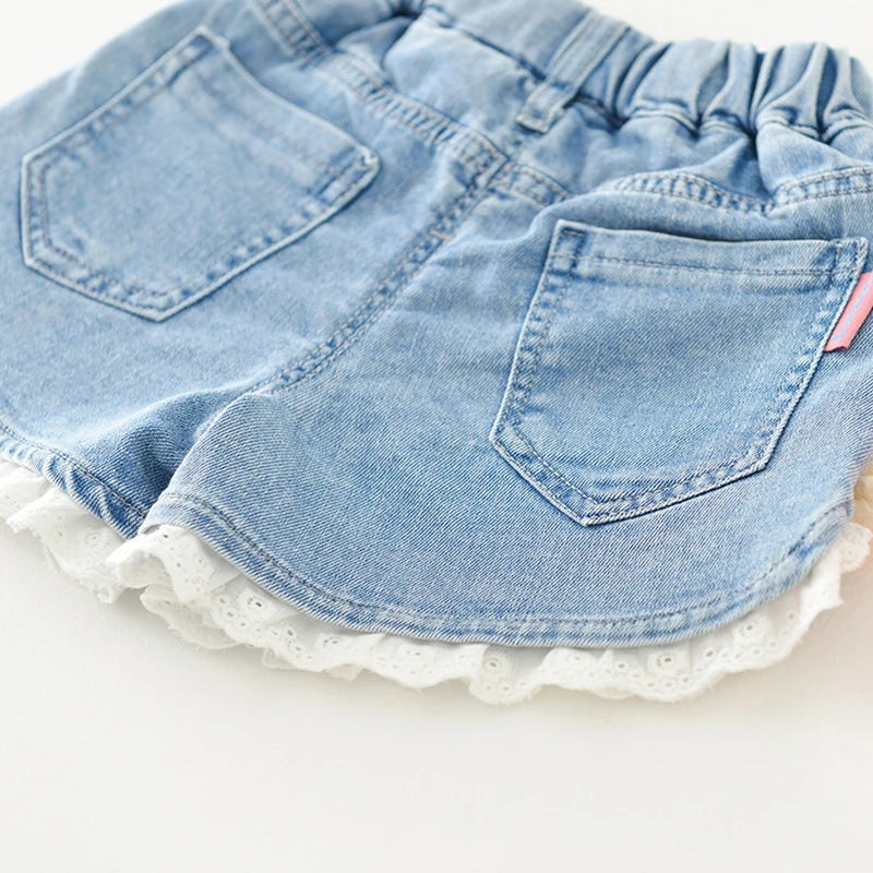 Shorts vaqueros Daisy con ribete de encaje