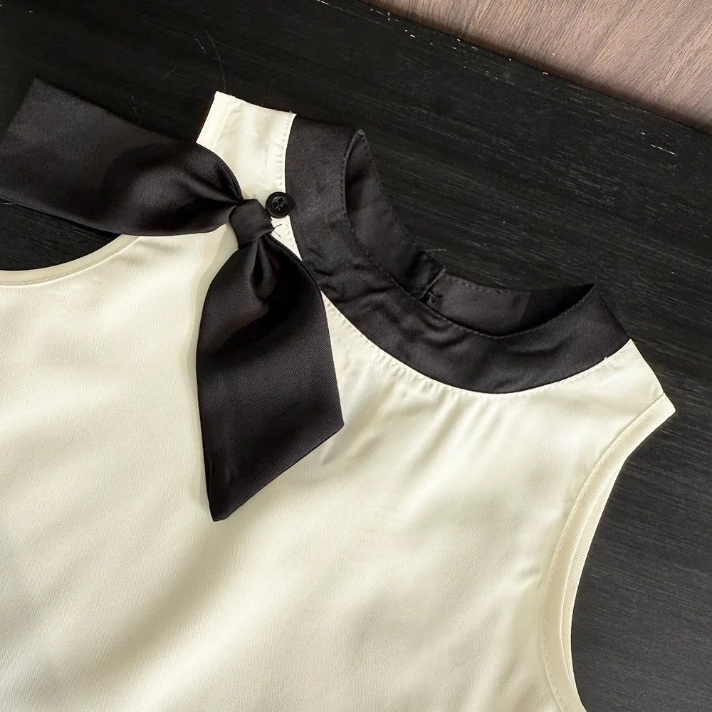 Schickes monochromes Mädchen-Set