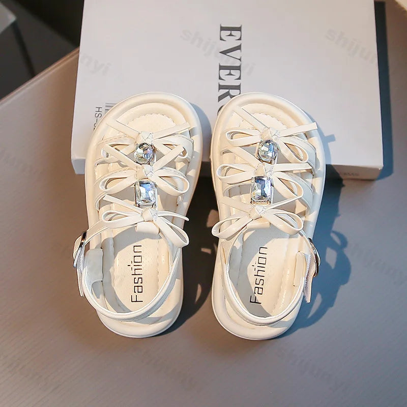 Sandalen mit Kristallschleifen