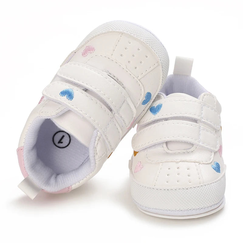 Zapatillas de bebé corazones dulces