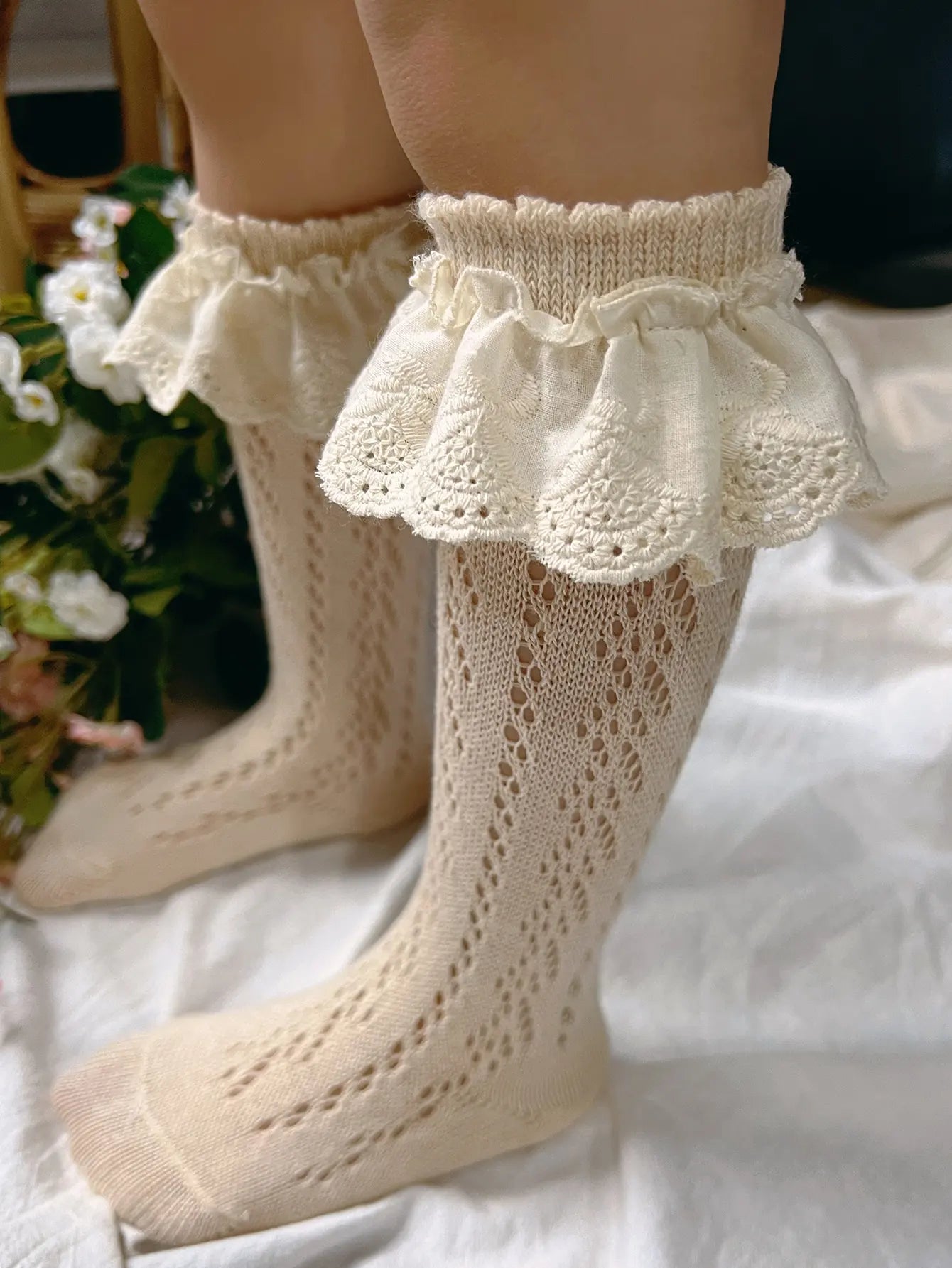 Kniestrümpfe mit Spitzenrüschen – Vintage-Stil für Mädchen