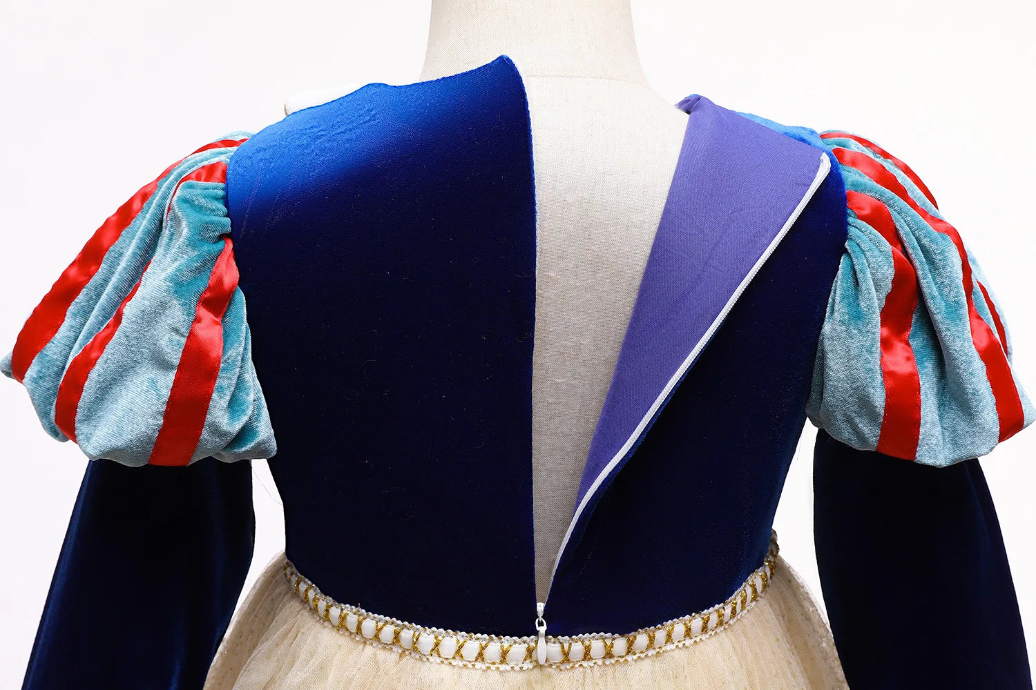 Vestido clásico de princesa de cuento de hadas con mangas largas