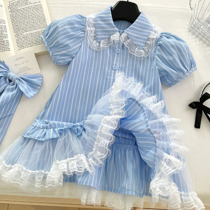 Vestido con volantes y lazo azul