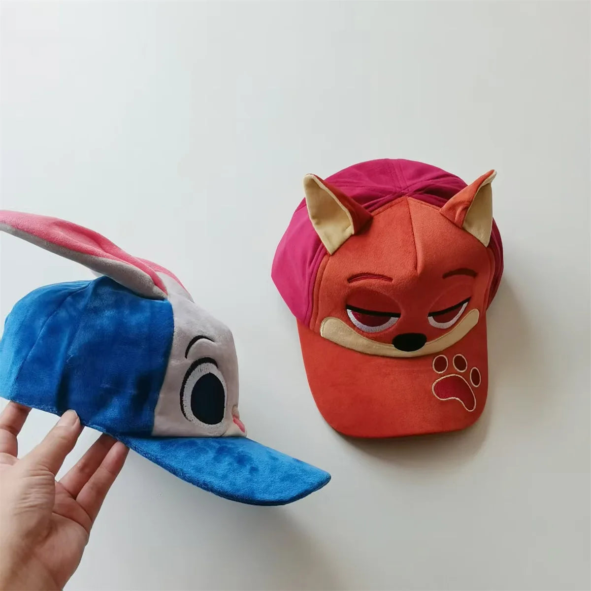 Cappellino di peluche Clever Fox per bambini