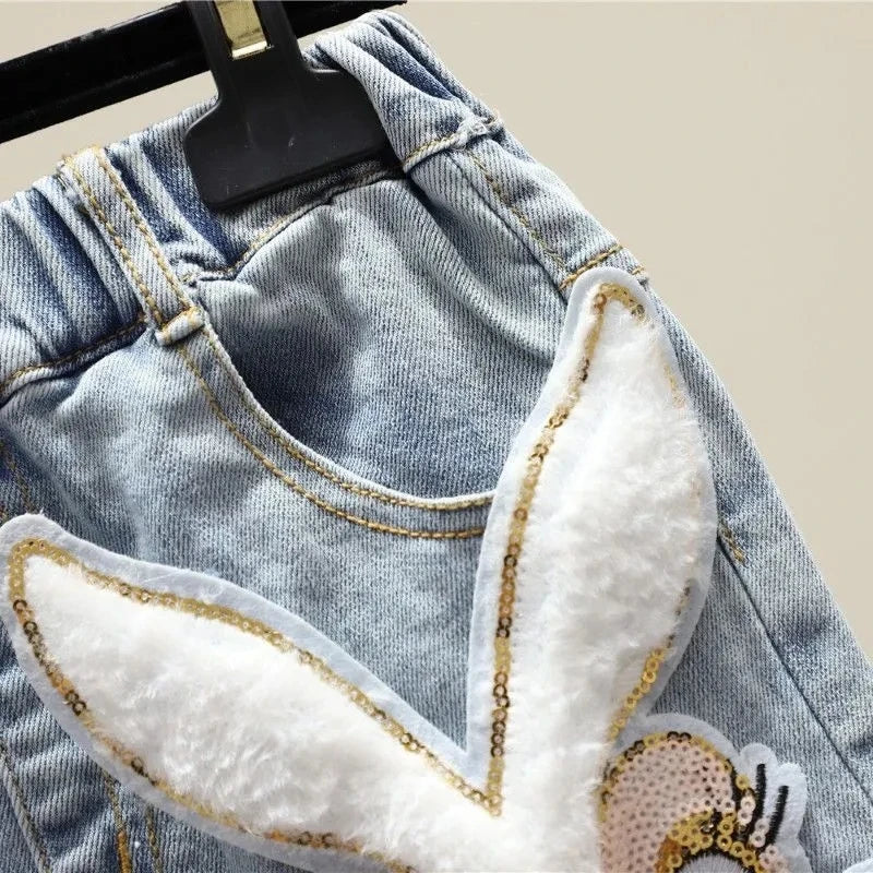 Shorts vaqueros con volantes y diseño de conejito brillante