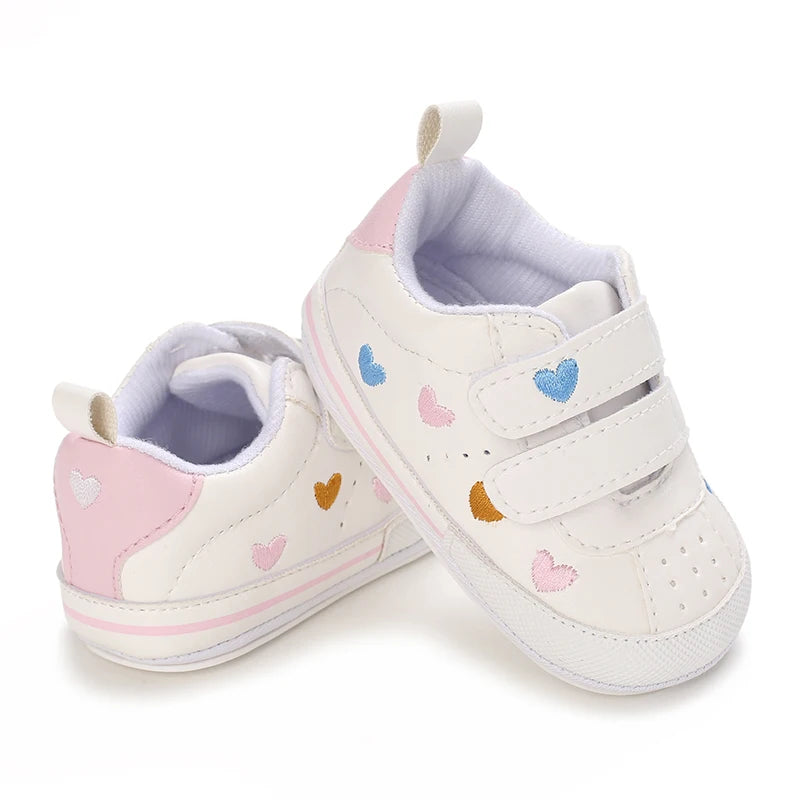 Zapatillas de bebé corazones dulces