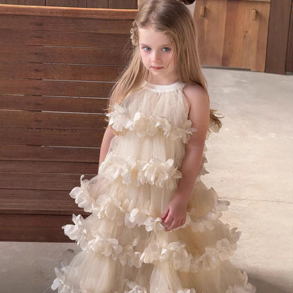 Vestido de fiesta infantil con pétalos dorados