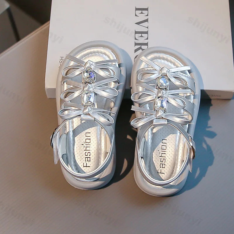 Sandalen mit Kristallschleifen
