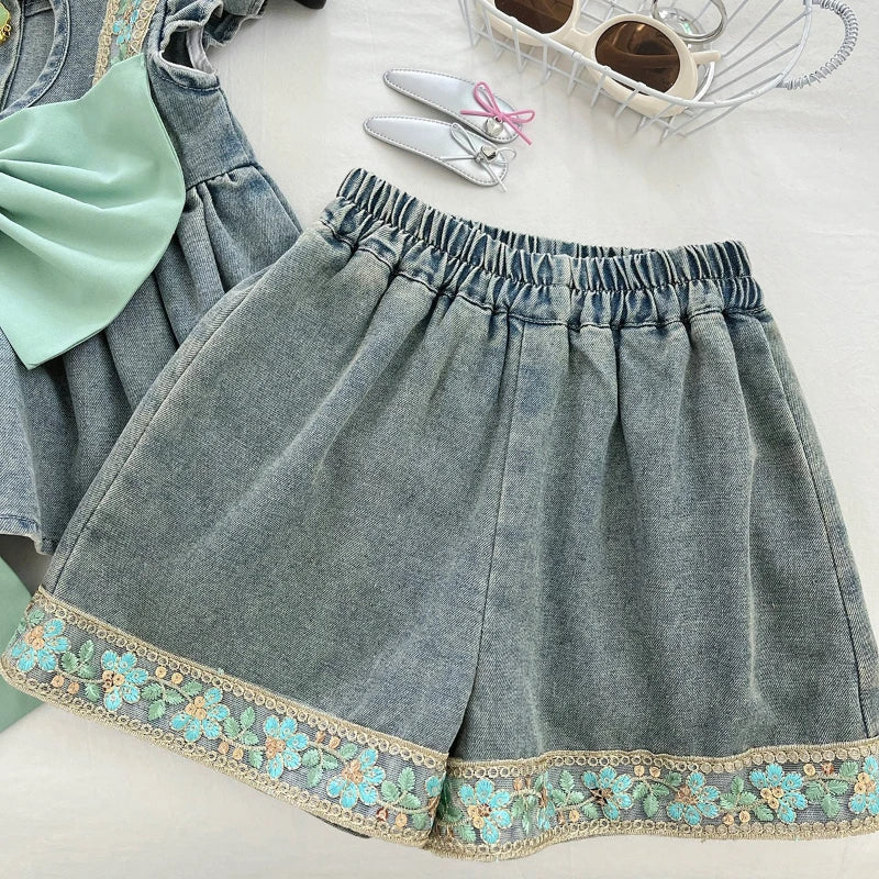 Completo per bambine con fiocco verde in denim floreale
