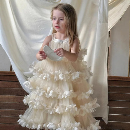 Vestido de fiesta infantil con pétalos dorados