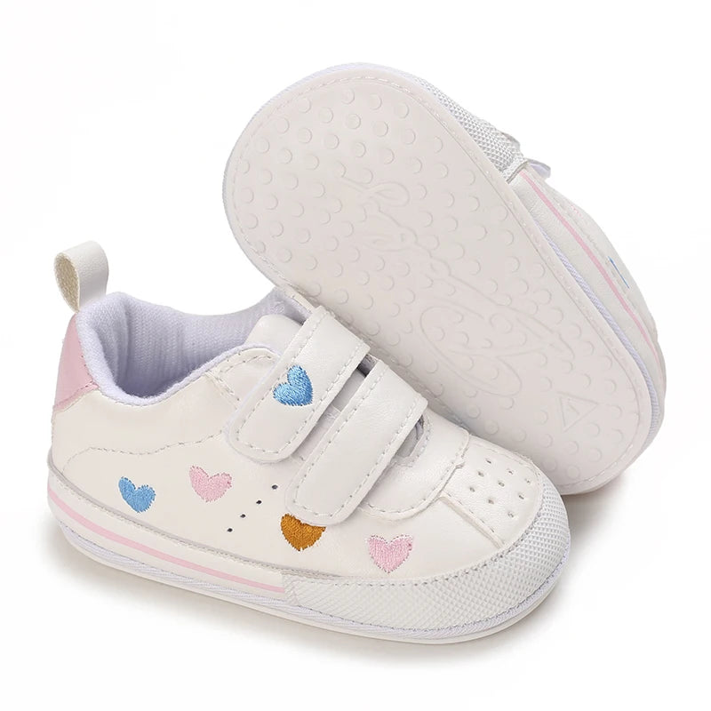 Zapatillas de bebé corazones dulces