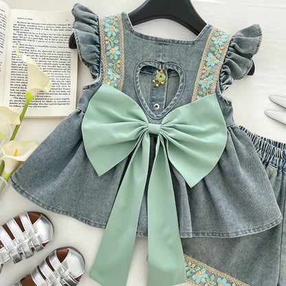 Completo per bambine con fiocco verde in denim floreale