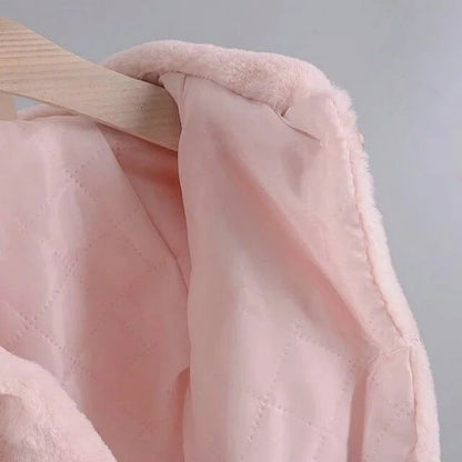 Quilted inner lining of the baby girl faux fur coat