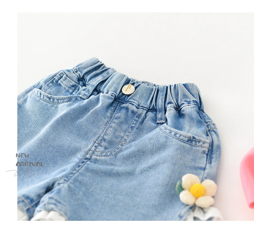 Shorts vaqueros Daisy con ribete de encaje