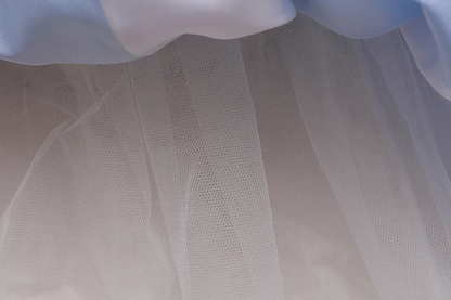 Kleid mit neugierigen Herzen