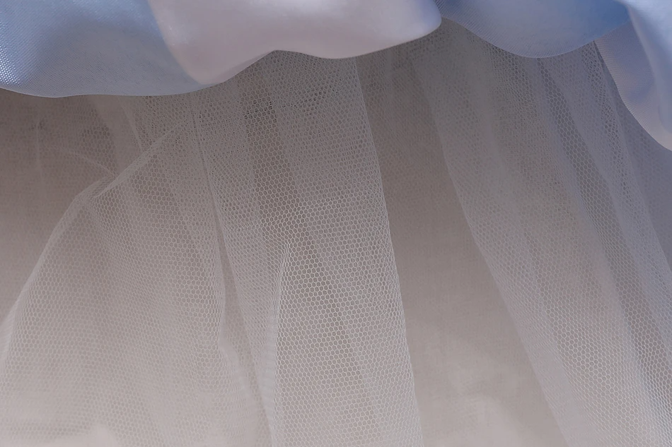 Kleid mit neugierigen Herzen