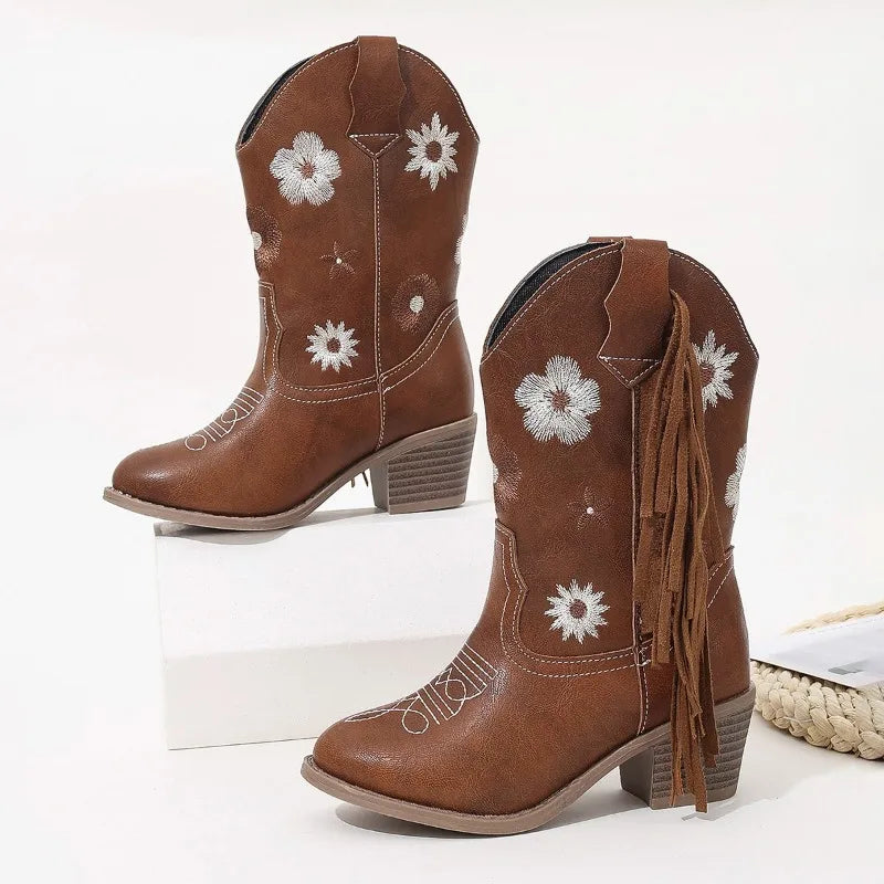 Western style girls' boots with pointed toe and playful fringe trim